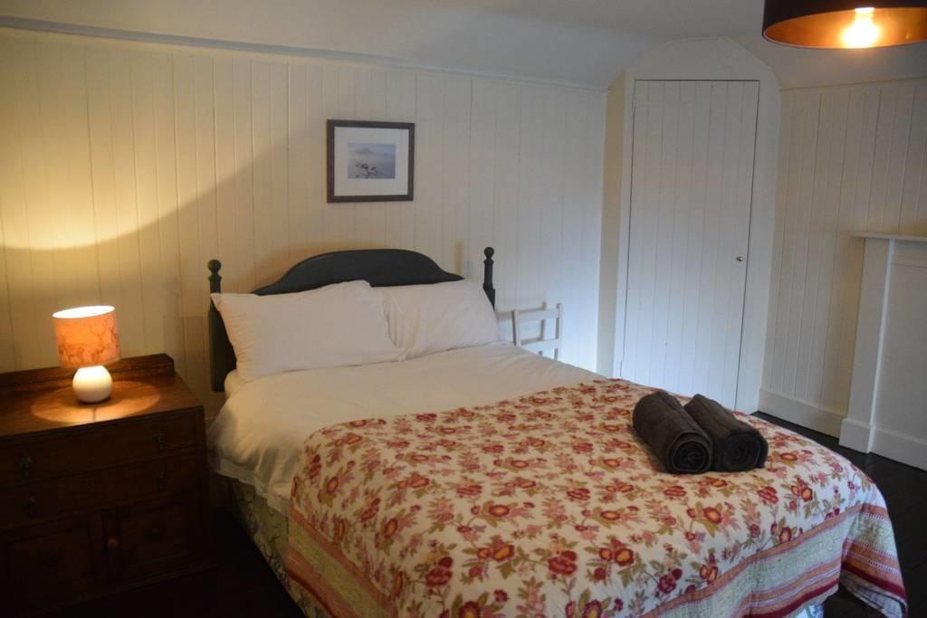 Mackinnon Cottage - 3 Bedroom Cottage Broadford (Isle of Skye) Bagian luar foto